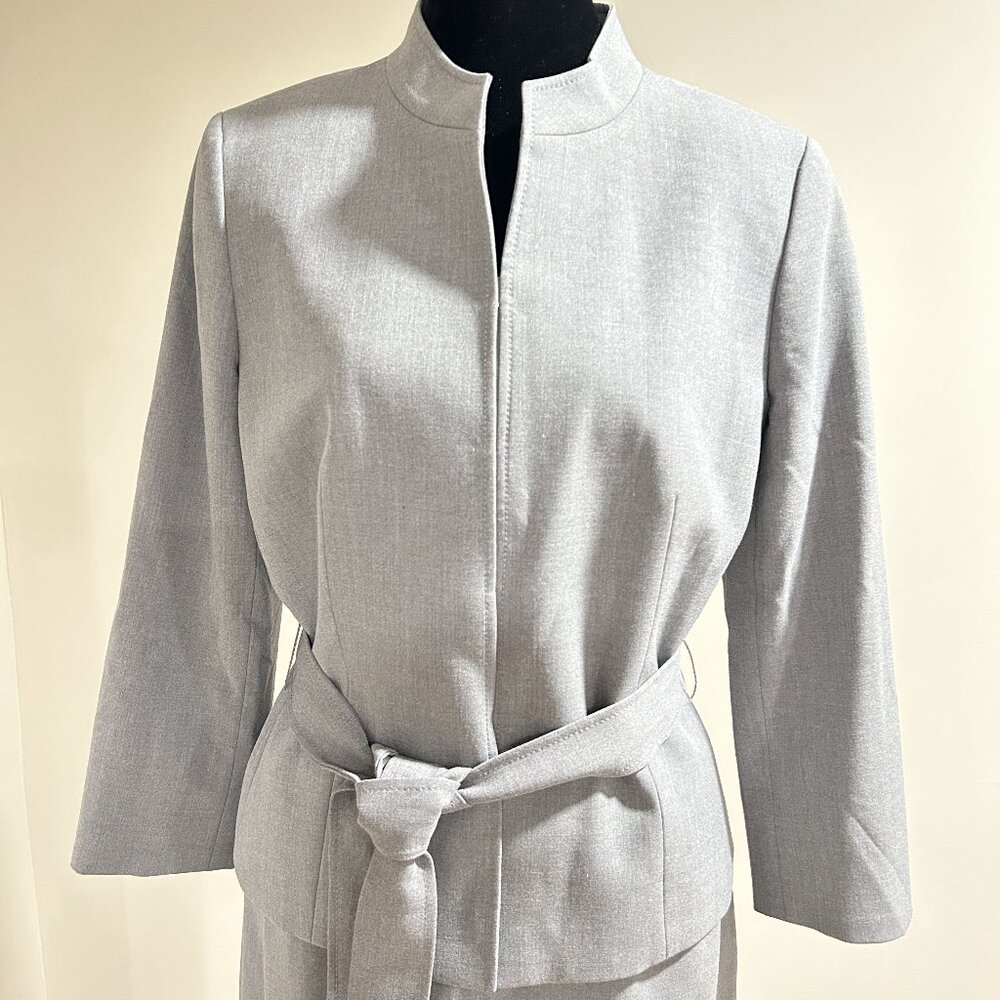 Tahari 2 piece suit - skirt/jacket